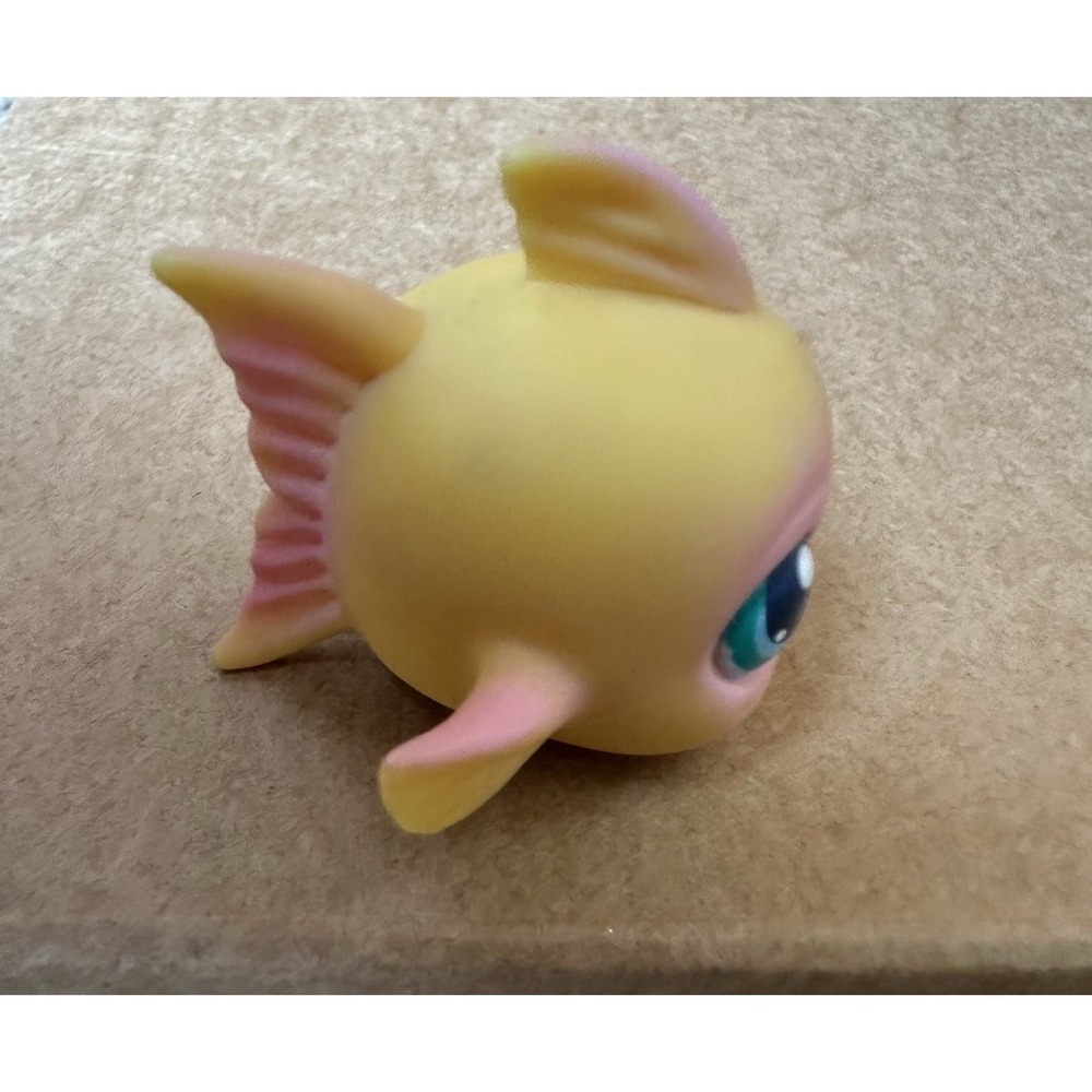 Littlest Pet Shop Fish Yellow And Pink With Blue Green Eyes - Picture 10 of 16